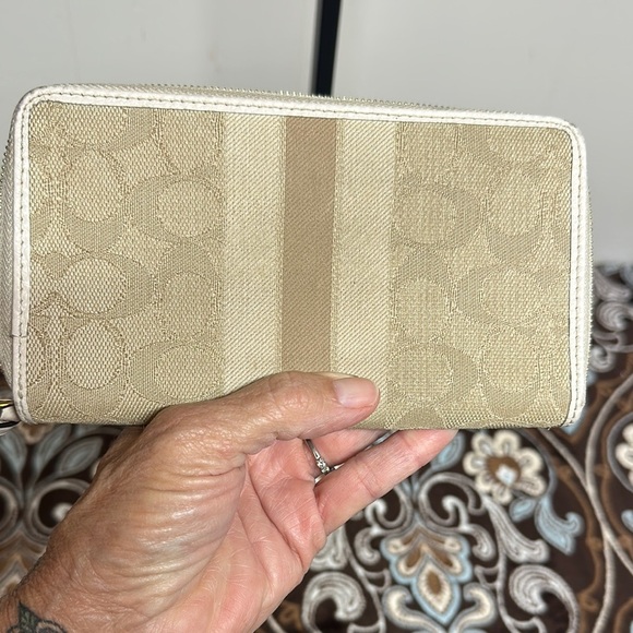 Coach Beige and White Wallet Like new condition MSRP 228 - Picture 2 of 16